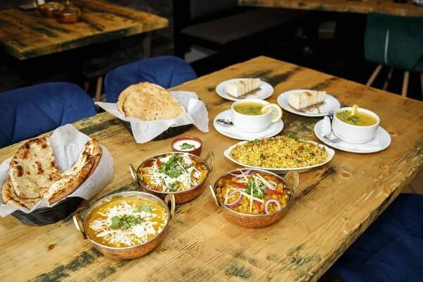 Vegetariánské nebo kuřecí menu v indické restauraci pro 2 osoby