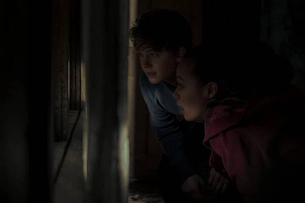 Půlnoční mše - Kniha VII: Zjevení - Z filmu - Igby Rigney, Annarah Cymone