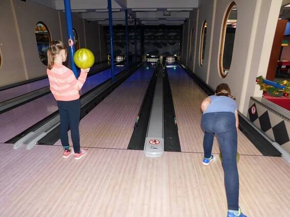 Bowling + Laser game - 4.C | Základní škola Broumovská, Liberec