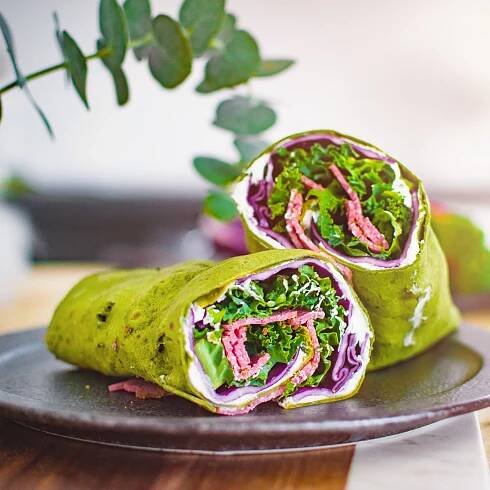 Plněné tortilly s červeným zelím od Cat & Cook - marksandspencerfood.cz