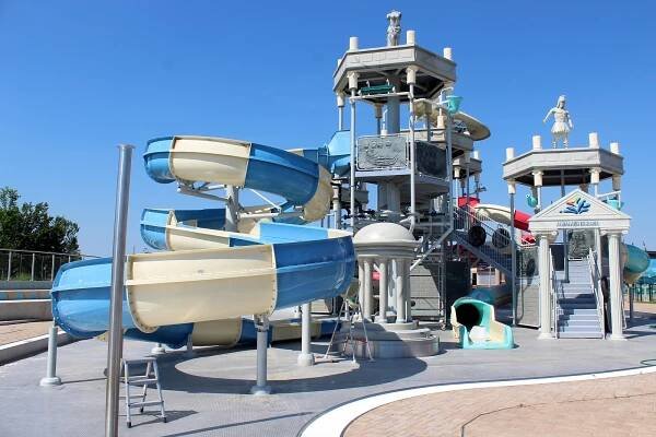 VIDEO: Aqualand otevírá a láká na novinku. Dětský vodní hrad se čtyřmi tobogány