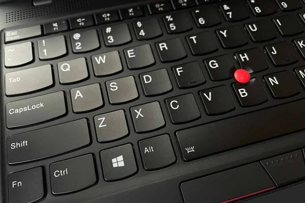 Jak zapnout osvětlení klávesnice na notebooku Lenovo - 2025