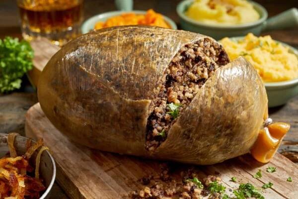 Haggis: Základní kámen skotské kultury. Tato specialita pro otrlé je v některých zemích zakázána - Jimeto.cz