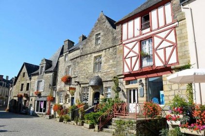 Discover the pretty medieval town of Rochefort en Terre