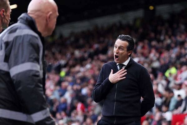 Aston Villa do Ligy mistrů neproklouzla. I kvůli kontroverznímu verdiktu sudího Bramalla