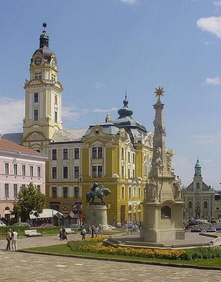 File:Hungary-Pecs Main Place.jpg - Wikimedia Commons