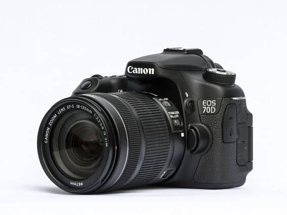 Canon EOS 70D with mounted EF-S 18-135mm f/3.5-5.6 IS STM