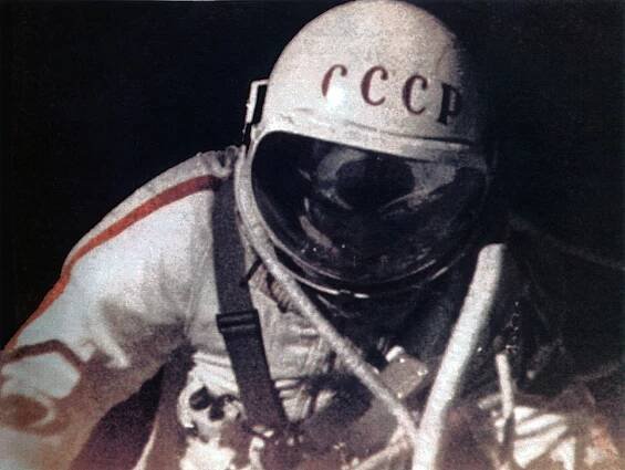 Leonov během své historické vycházky