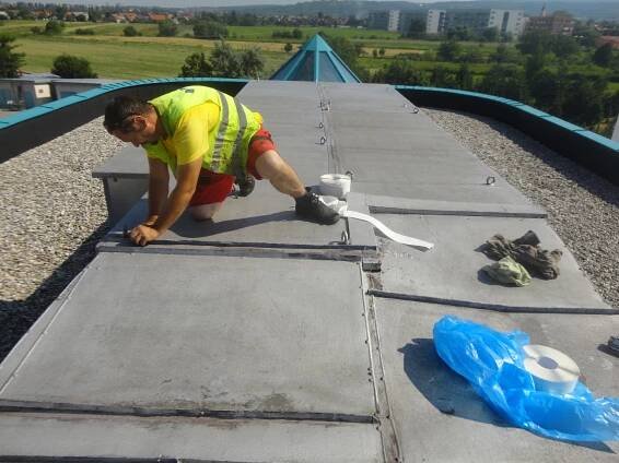 Renovace plechové střechy - gumový ochranný nátěr ALFEMA