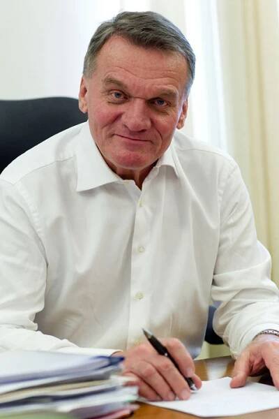 Politik a gynekolog MUDr. Bohuslav Svoboda: Říkat pravdu jako lékař je povinnost. – Dáma.cz