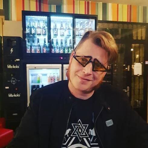 FOTO: Hudebník MC Dr. Kary je vážně nemocný. – stránka 10