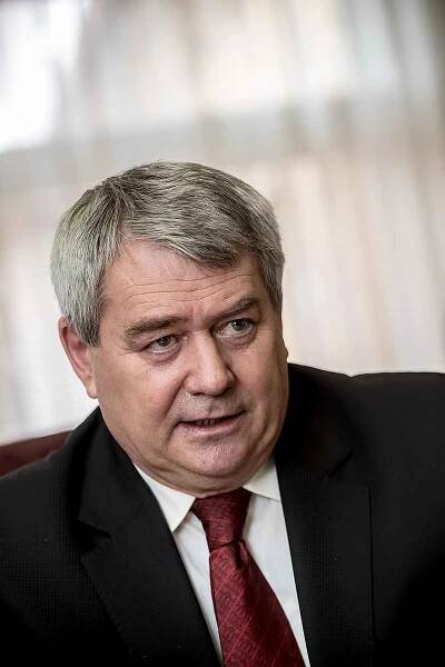 Komunisté svolají mimořádný sjezd. Filip nebude obhajovat post předsedy