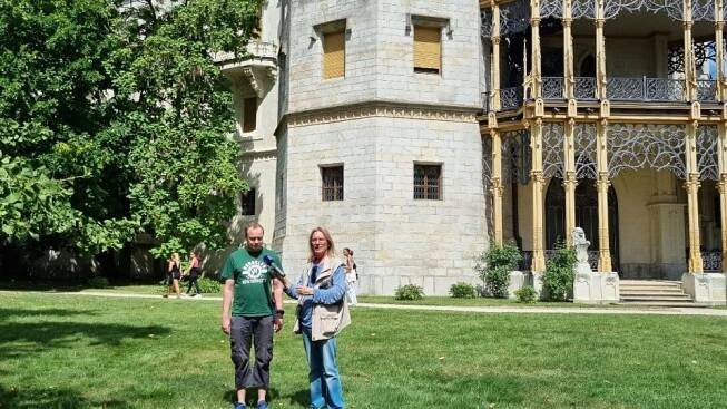 Místo,  kde se natáčela jedna ze scén pohádky Pyšná princezna,  odtud házela Krasomila míček přes plot | foto: Hana Zajíčková,  Český rozhlas