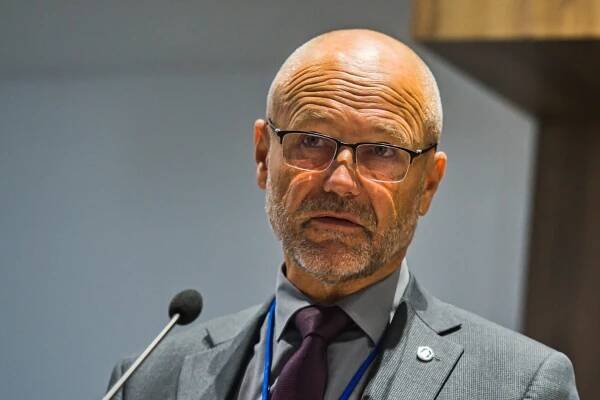 Předseda NS Angyalossy měl v prezentaci vtipy o znásilnění, nabídl omluvu
