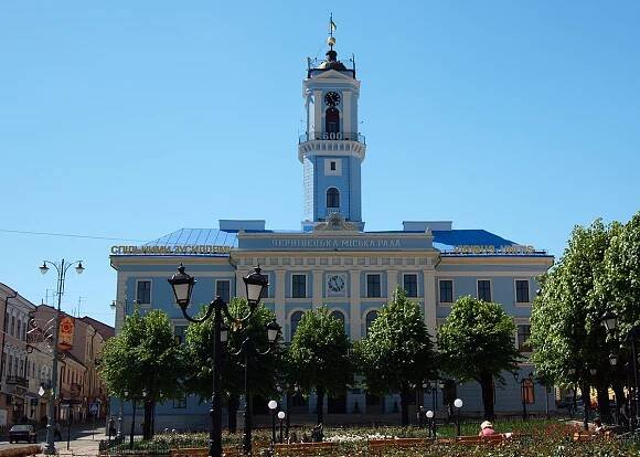 Historisches Rathaus von Czernowitz (Quelle: Wikipedia)