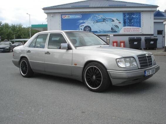Mercedes-Benz 124, 200 E