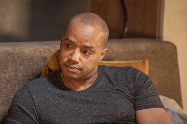 Navigating Parenthood in the World of “Extended Family”: Insights from Donald Faison and Jon Cryer - Taji Mag