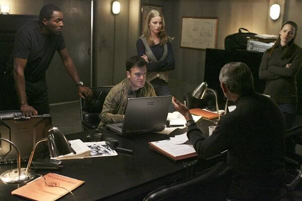 Alias - Všechen čas světa - Z filmu - Carl Lumbly, Kevin Weisman, Rachel Nichols, Jennifer Garner