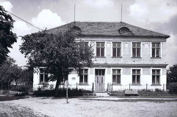Někdejší život v zaniklé obci Skryje u Dukovan na Třebíčsku na dobových fotografiích. Foto: poskytl Miloš Kudera