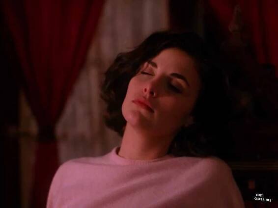 Sherilyn Fenn in Twin Peaks (1990)