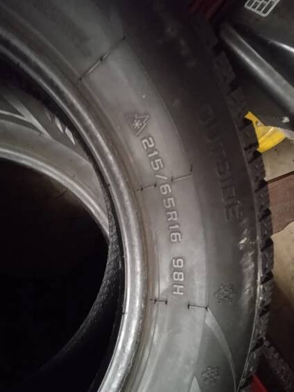 Prodám zimní pneu v rozměru 215/65 R16 98H, 2x Laufenn, 2x Sunfull. Všechny téměř nové, 7.5 mm vzorku. DOT viz foto, 3521, 1922. Vhodné pro Dacia Duster, Scenic rx4, Pajero Pinin...Cena 3.000,- nebo dohodou - InzerceTrinec.cz