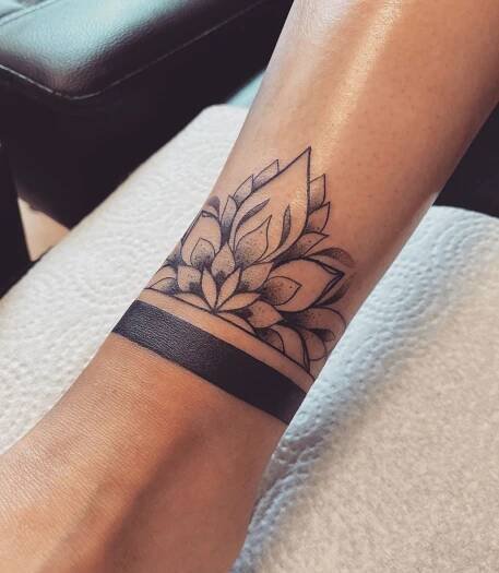Pin von Kovács-Tajti Marietta auf T.M | Tattoo ideen unterarm frau, Manschetten tattoo, Tattoo unterarm frau mandala
