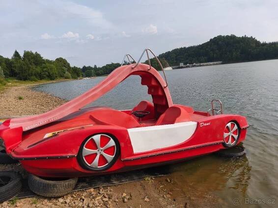 Šlapadlo sportovní vůz