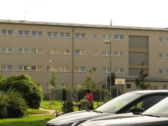 Městské byty v Kolíně nutně potřebují opravy, některé střechy jsou jak síto