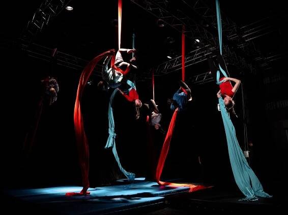 Kabaret plný malých i velkých akrobatů - DIOD