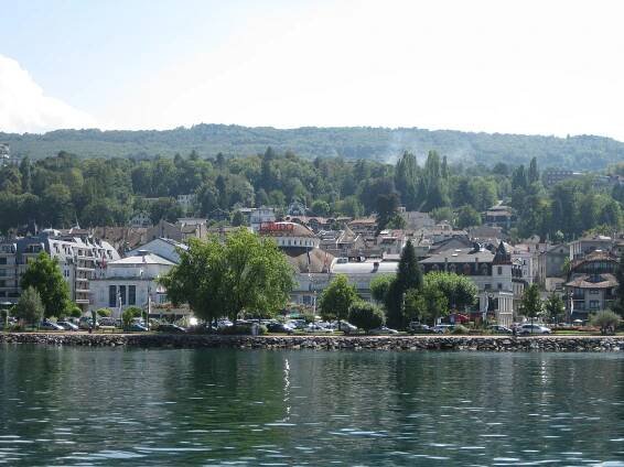 Évian-les-Bains - Wikimedia Commons