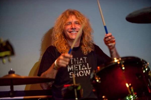 Původní bubeník Steven Adler vysvětlil svou absenci na reunionovém turné GUNS N' ROSES
