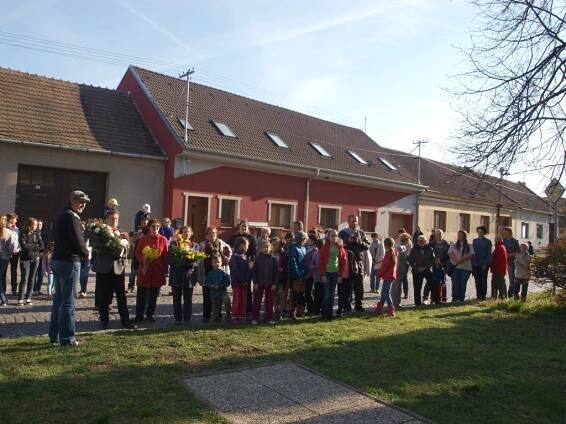 Oslavy 70. výročí osvobození Mikulčic a Těšic 14.4.2015 - Oficiální stránky obce Mikulčice