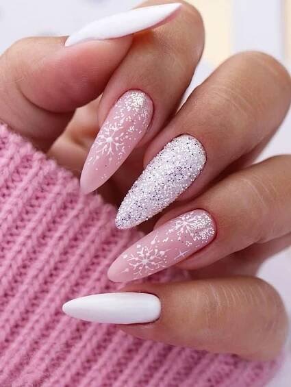 Long, white and silver winter nail design Vánoční Gelové Nehty, Fialové Nehty, Vánoční Nehty, Ombre Nehty, Krásné Nehty, Barevné Nehty, Dlouhé Nehty, Umělé Nehty, Typy Nehtů