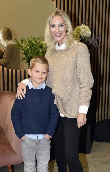 Párty za oponou deště: Katka ze skupiny Holki se pochlubila synem, z Dianky z Talentu je kočka a setkání Ivany Jirešové