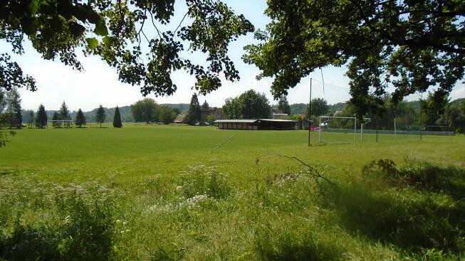 T.J. Lokomotiva Louky /Karviná/ (Fotbalové hřiště, stadion) • Mapy.com