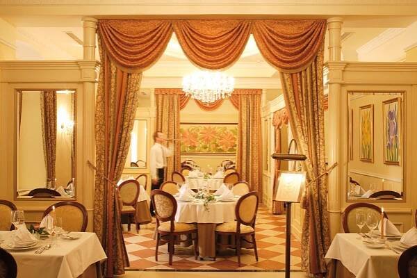 Odpočinkový pobyt v Karlových Varech v Humboldt Park Hotelu & Spa **** s polopenzí, wellness a procedurami