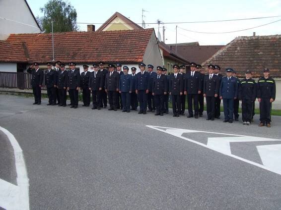Kladení věnce 2012 - Oficiální stránky obce Osek