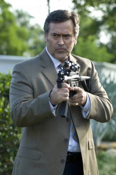 Status: Nežádoucí - Věř mi - Z filmu - Bruce Campbell