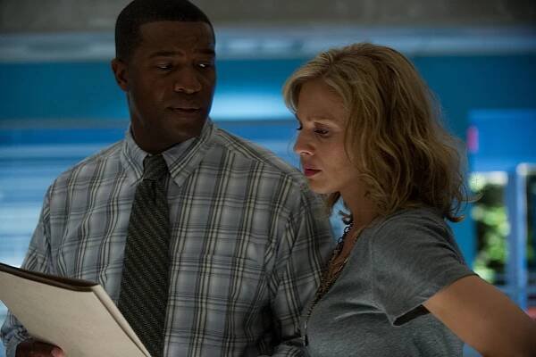 Motiv - Šmírák Tom - Z filmu - Roger Cross, Kristin Lehman