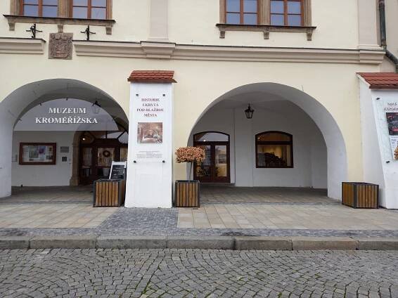 60 let starý mechanický betlém láká na pohyblivé figurky