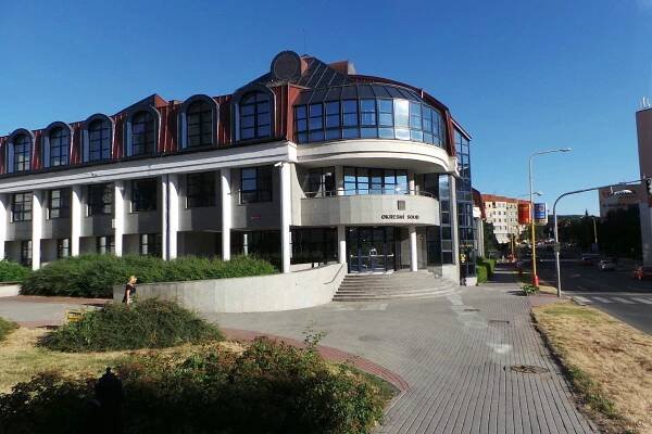 Příbramský soudce Špička je potrestán snížením platu, hrozilo mu odvolání z funkce