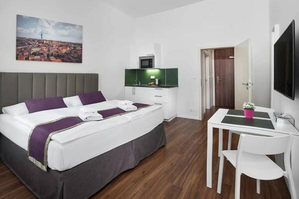 TV a/nebo společenská místnost v ubytování Elizabeth Suites