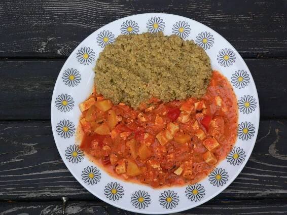 Tofu v rajčatové omáčce s quinoou - varenirecept
