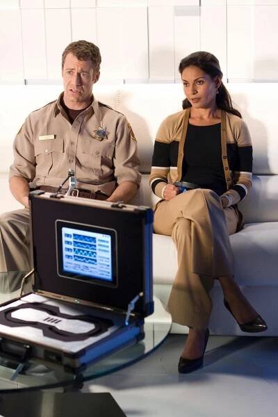 Heuréka – město divů - Tenkrát na táboře - Z filmu - Colin Ferguson, Salli Richardson-Whitfield