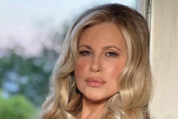 Jennifer Coolidge on ‘The White Lotus,’ ‘The Watcher,’ and Her Viral ‘Shotgun Wedding’ Scene