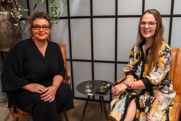Kadeřnice Petra Vavrušková v talkshow LifeeTalk probírala s redaktorkou Veronikou Novákovou aktuální vlasové trendy.
