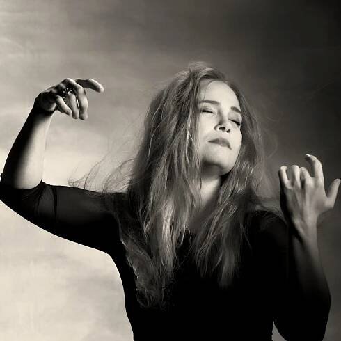 Houslistka Leila Josefowicz provede s Pražskými symfoniky Bartókův Druhý koncert