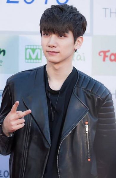 Hyuk (singer)