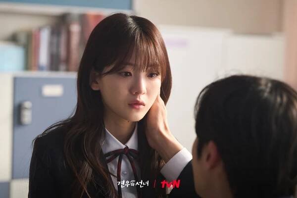 Cho Yi-hyun in a still from Head Over Heels.