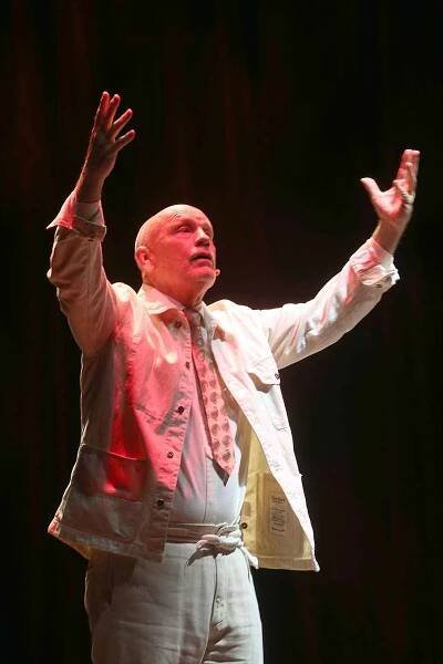 Americký herec John Malkovich v inscenaci The Music Critic. 26. července 2022, Kroměříž.